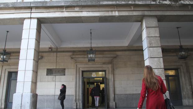 Fachada de la Audiencia de Sevilla