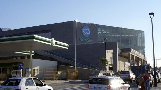 Nuria sufrió el robo de su cartera en un centro comercial de Castilleja de la Cuesta