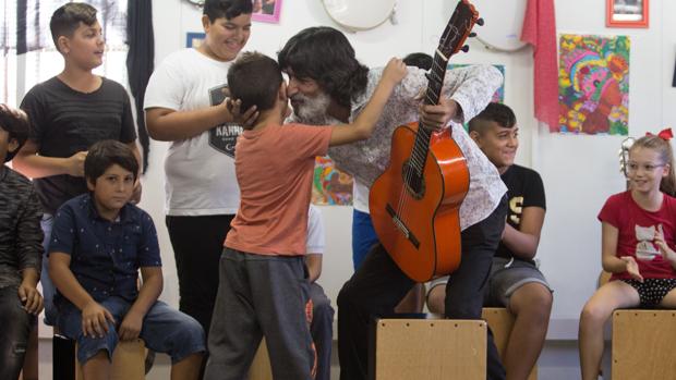 Caracafé con los niños de las Tres Mil Viviendas