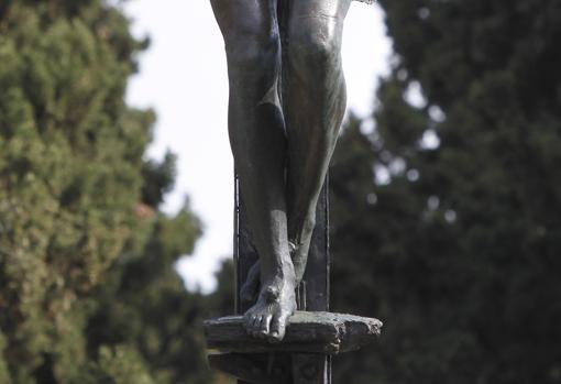 Detalle de las piernas del Cristo de las Mieles