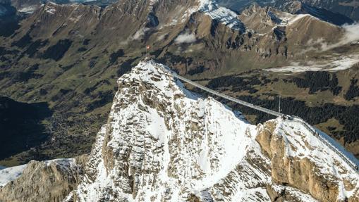 Peak Walk by Tissot, el primer puente colgante del mundo que une dos picos